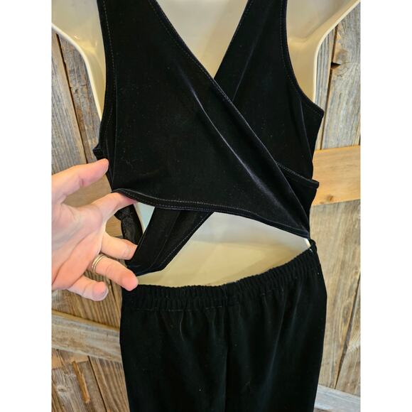 Pg collections ginger bort (PETITE) CK MEASURMENTS Velour velvet jumpsuit
Romper - Picture 2 of 9